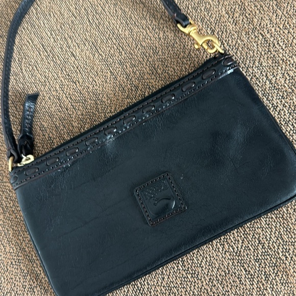 Dooney & Bourke small wristlet black with brown stitching in mint condition - Picture 6 of 9